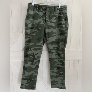 Gap Girlfriend Chino Camo